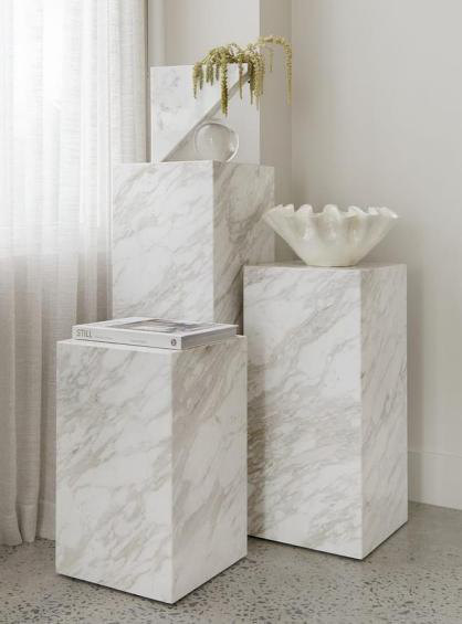 EDGP010 Volakas marble plinth